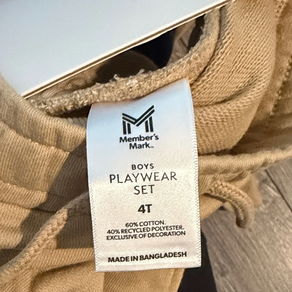 Member’s  Mark Kids' 2 piece playwear set Size 4T